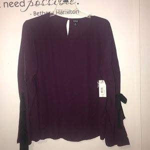 🌸2 for $10🌸 Purple Blouse with a cutout sleeve